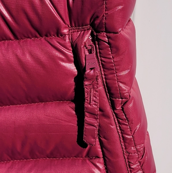 GAP Women's Raspberry Quilted Vest - Picture 3 of 7